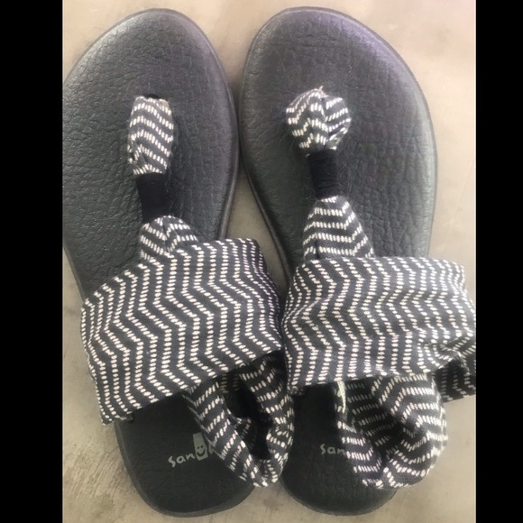 Sanuk Shoes - Black & white patterned Sanuks